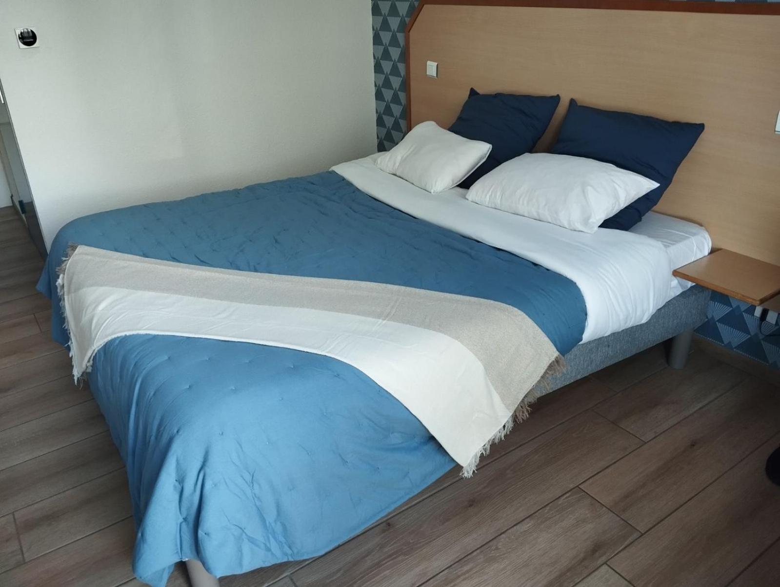 Onet-le-Chateau Hotel Le Laury'S מראה חיצוני תמונה
