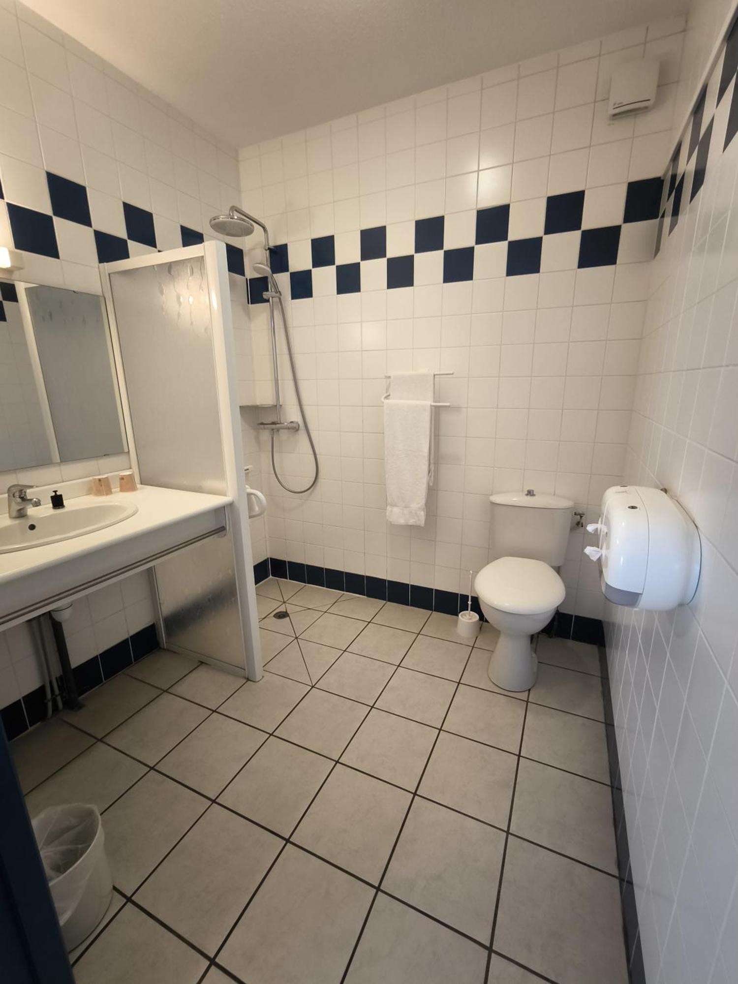 Onet-le-Chateau Hotel Le Laury'S מראה חיצוני תמונה